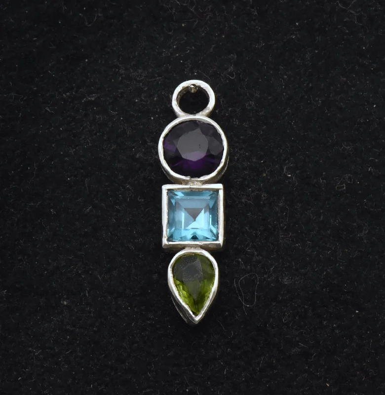 Unique necklaces and pendants with vintage-inspired designs for timeless appeal-Vintage Sterling Silver Imitation Gemstones Pendant