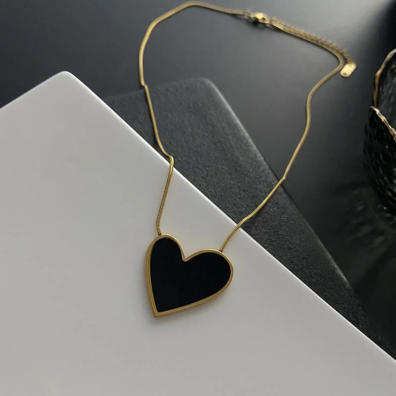 Stunning necklaces and pendants with ruby and diamond combinations for a luxurious effect-Wholesale Black Big Heart Titanium Steel Necklace Clavicle Chain